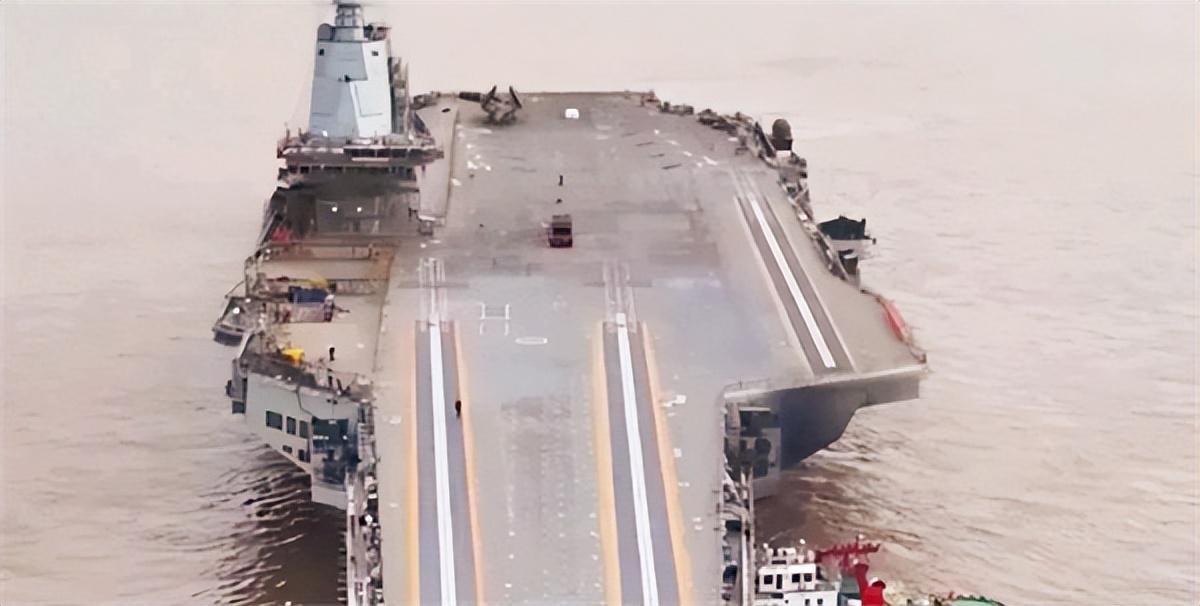 揭秘中國海軍新利器，004號航母最新照片
